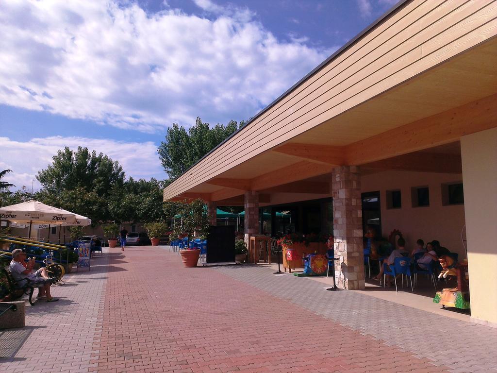 Baia Holiday Gasparina Castelnuovo del Garda Exterior foto