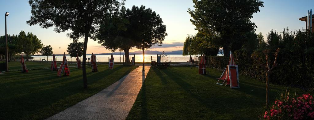 Baia Holiday Gasparina Castelnuovo del Garda Exterior foto